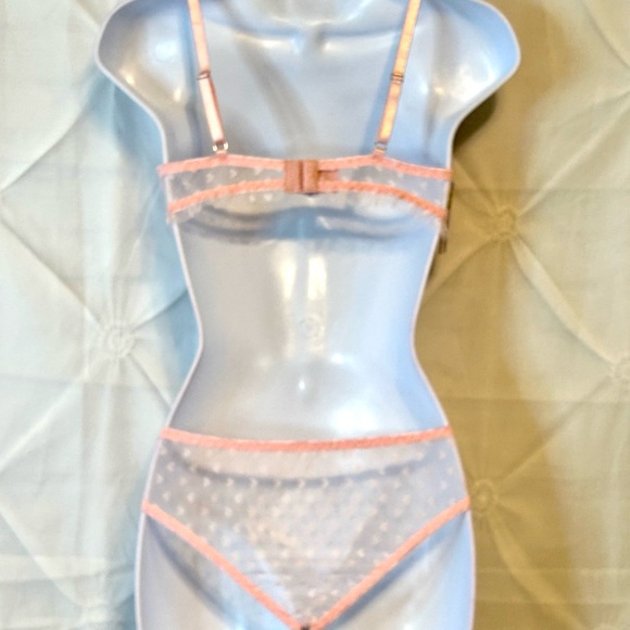NWT Pink Lace Matching Bra and Panties Set- small - Picture 5 of 8